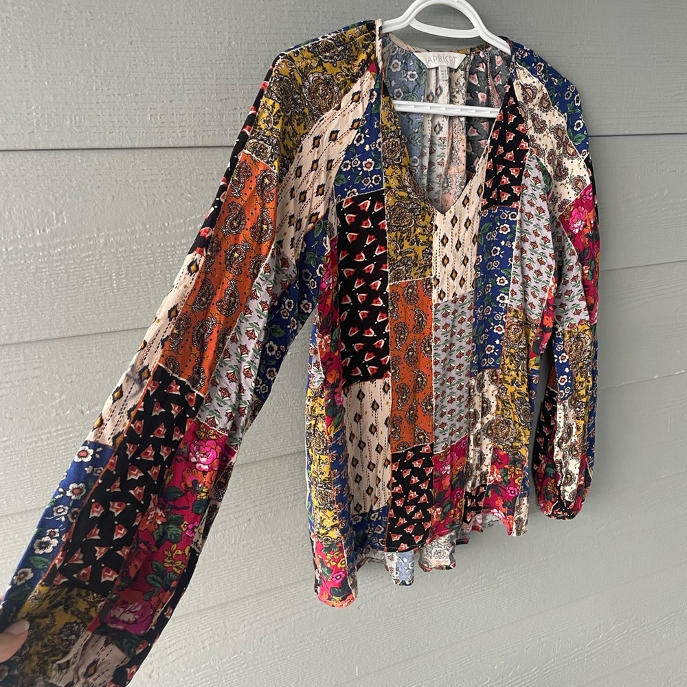 Apricot Flowy pattern blouse - Picture 2 of 4